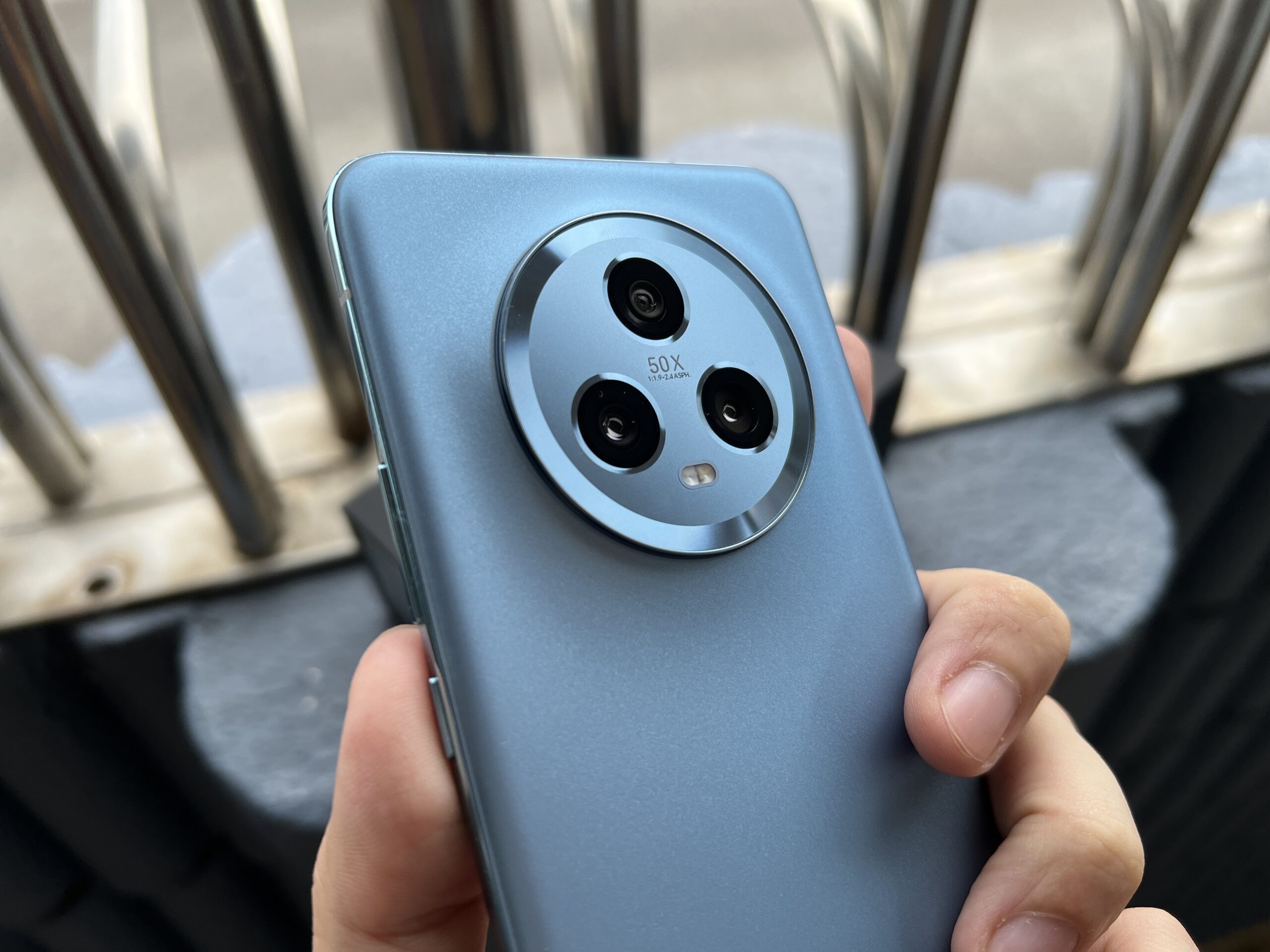 HONOR Magic5 测评：不输 Pro 版，标准版旗舰也能杀出一条血路！