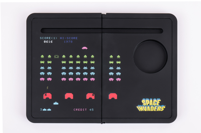 功能超多只差不能玩！ 宝岛社推出「SPACE INVADERS Table Book」附属迷你折叠桌使用超方便！