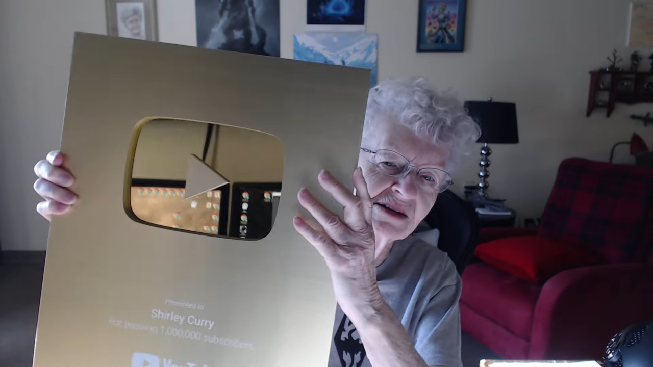 去年突破 100 万订阅的天际老奶奶 Shirley Curry