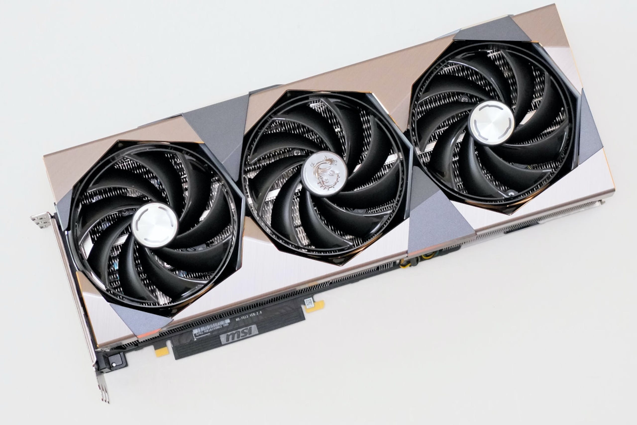 MSI GeForce RTX 4070 Ti SUPRIM X 12G 显卡大解密，DLSS 3 藉由 AI 之力提升游戏体验