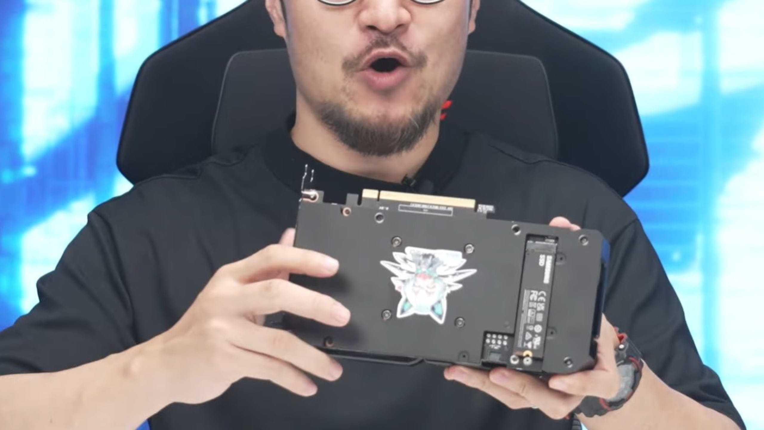 由于新一代主流级显卡只用了PCIe x 8通道，华硕天马行空的干脆在RTX 4060 Ti设了一条M.2插槽