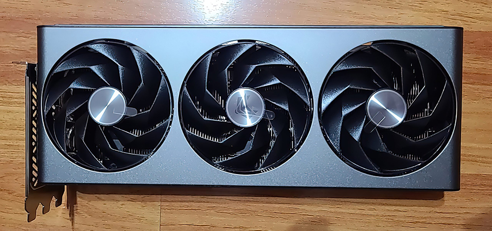 AMD Radeon RX 7900 GRE 16GB 将于几天后推出，实卡照片现身 - 电脑王阿达