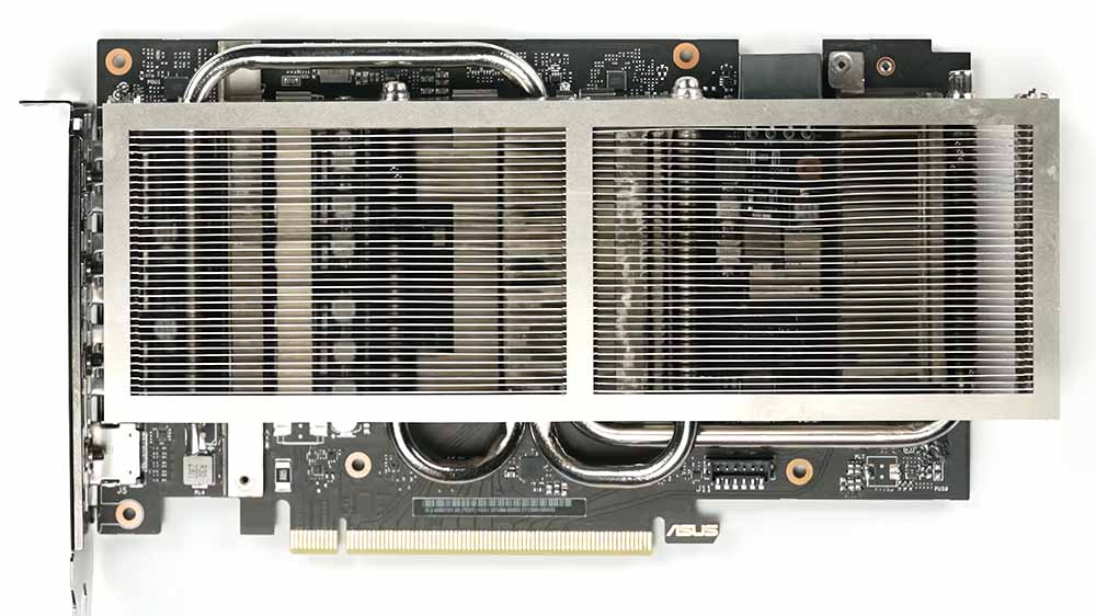 这张 ASUS Dual GeForce RTX 4060 Ti 8GB 提供 PCIe M.2 SSD 插槽