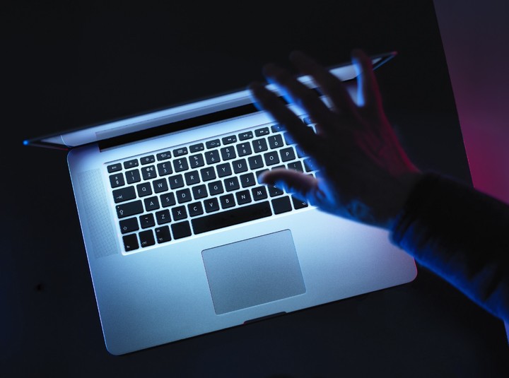 iPhone 的「深色模式」其实不是「护眼模式」，很多人都误解了