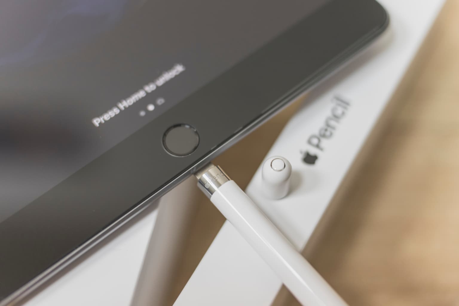 Apple Pencil 充电 电量显示