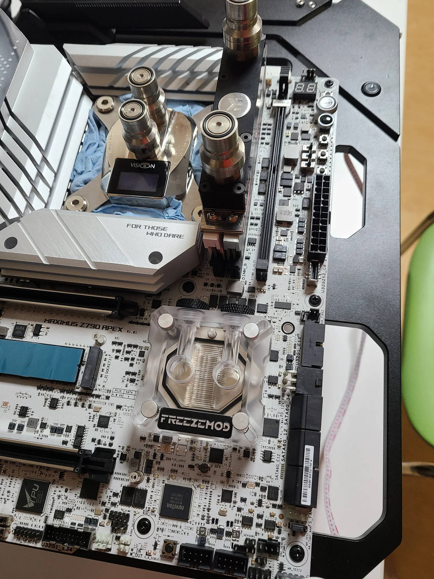 主板芯片组温度会影响DDR5超频稳定性？