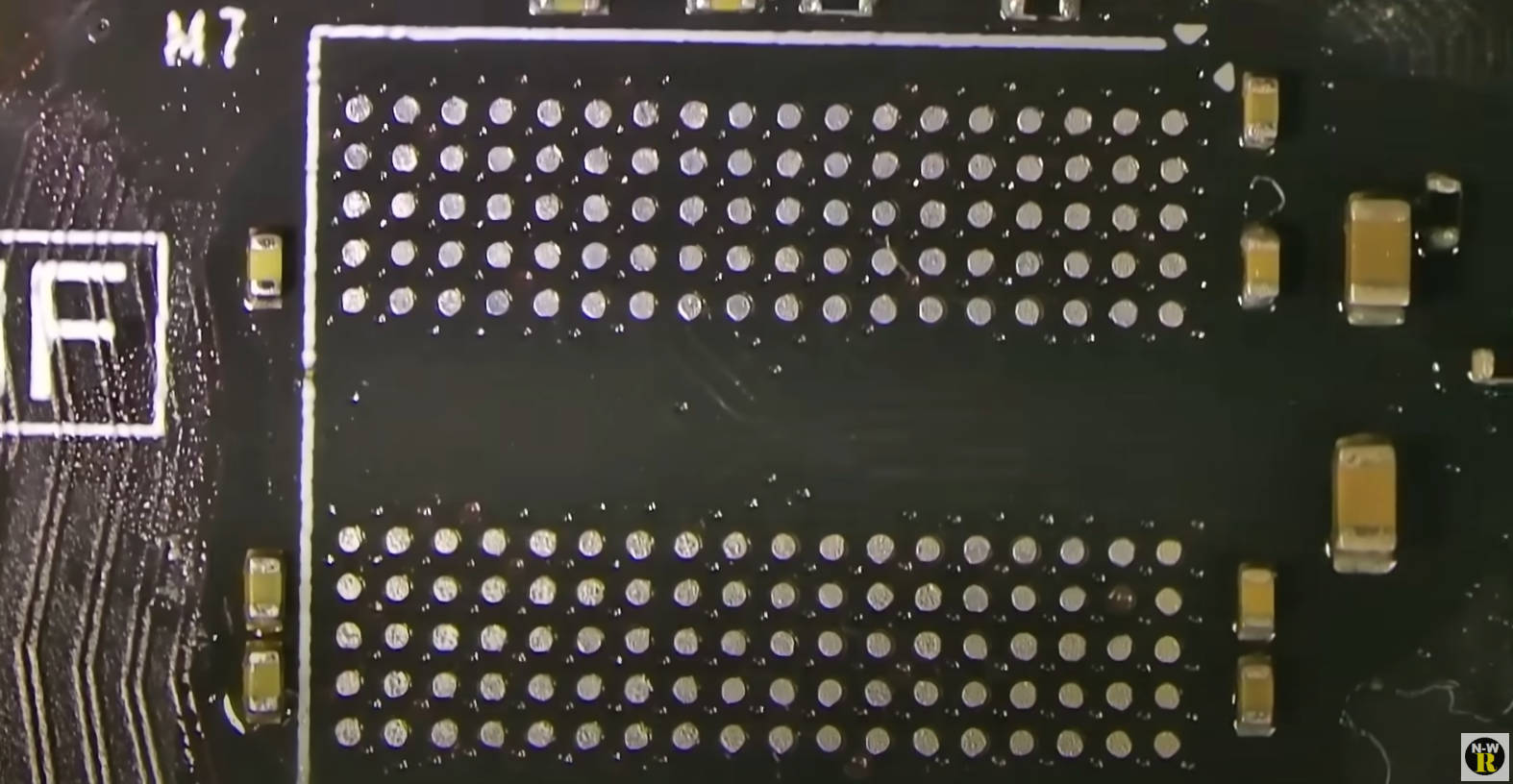 不只板卡厂，NVIDIA RTX 4090 FE 的 PCB 也裂开了？！