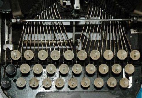 键盘冷知识：为何英文字母排列不是照 ABCD 而是 QWERTY？