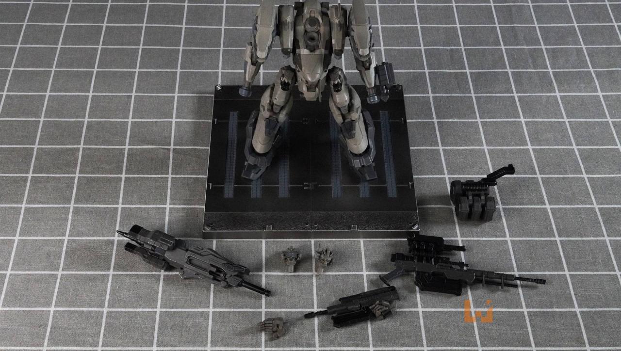 《ARMORED CORE VI FIRES OF RUBICON》限定版开箱！机甲模型还有武器和手部配件可以更换！
