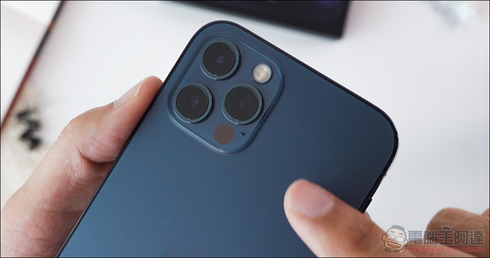 iPhone 15 Pro Max 镜头保护贴曝光！ 揭露 iPhone 年度新配色？ - 电脑王阿达