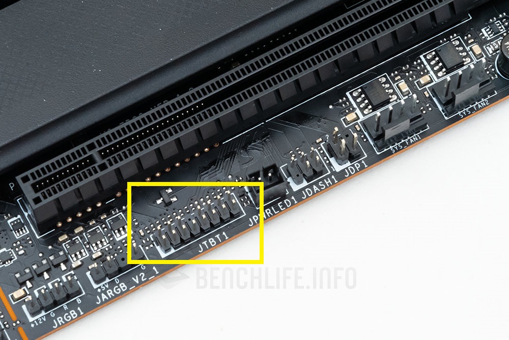 甩开Thunderbolt，MSI可能为Z790 Carbon Max WiFi主板提供USB4扩充卡