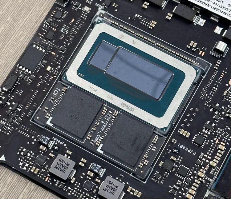 华硕Zenbook所使用的超短路径高频内存连线设计
