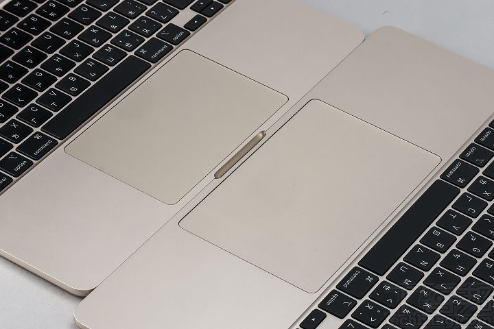 15寸MacBook Air的触控板面积为15x9.2（cm），比起13寸的12.8x8（cm）大，手指在触控板上滑动时可更加灵活。