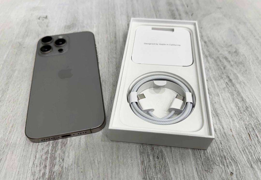 史上最贵强在哪？ 实测苹果iPhone 15 Pro双机 优缺点看这边