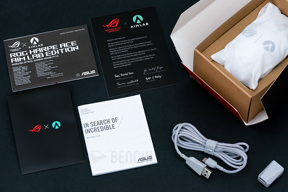 白色控的桌面道具，ASUS ROG Harpe Ace Aim Lab Edition 月光白电竞鼠标开箱