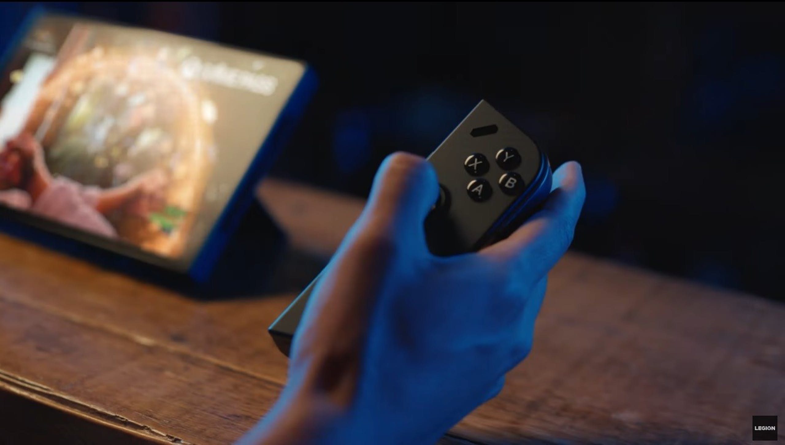联想公布搭载Ryzen Z1处理器的Lenovo Legion Go游戏PC掌机，控制器可如Switch般分离更可搭配底座化身飞行控制器