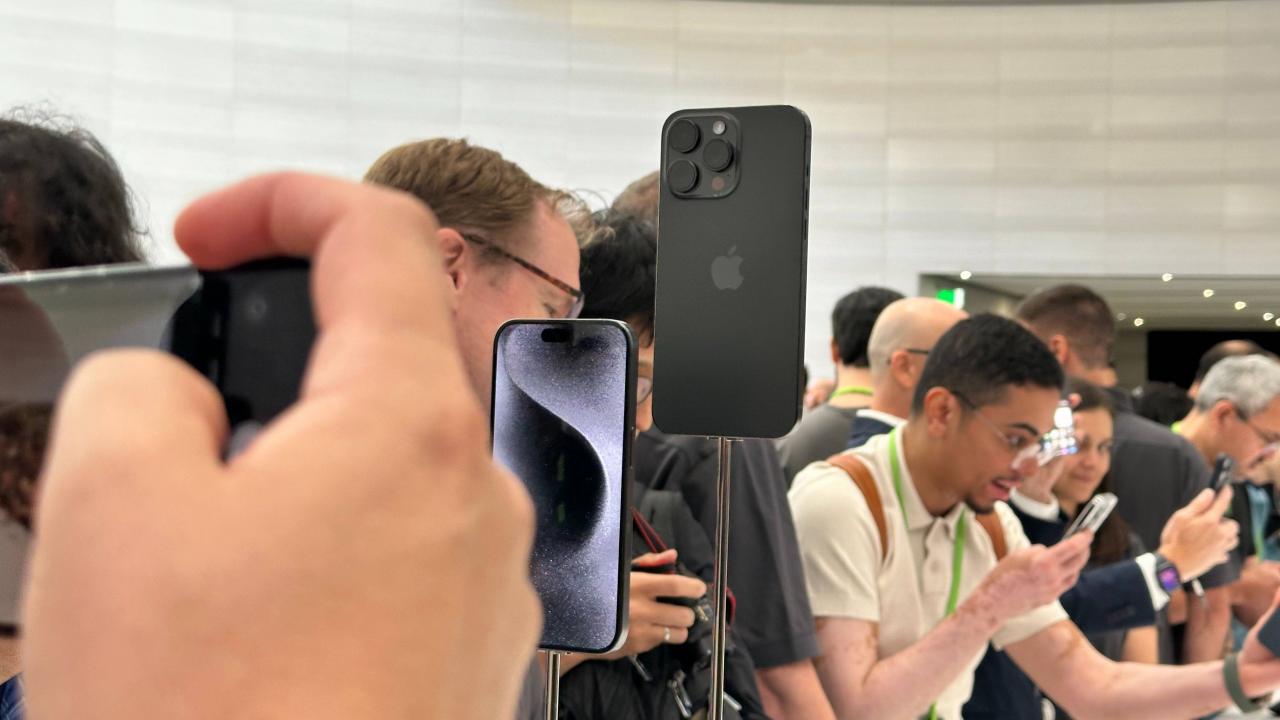 iPhone 15 Pro 钛金属黑色实机照片、视频