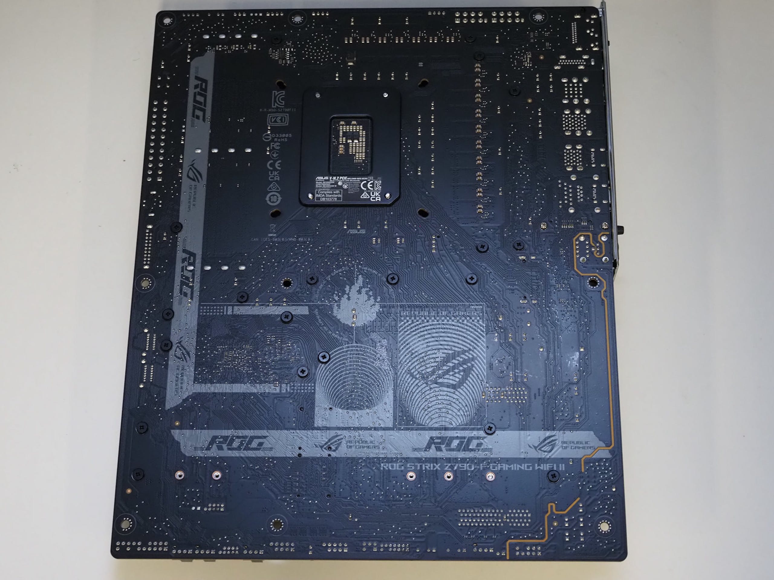 华硕ROG Strix Z790-F Gaming Wi-Fi II主板抢先看，采16+1相供电、支持WE-Fi 7、可装5条M.2 SSD