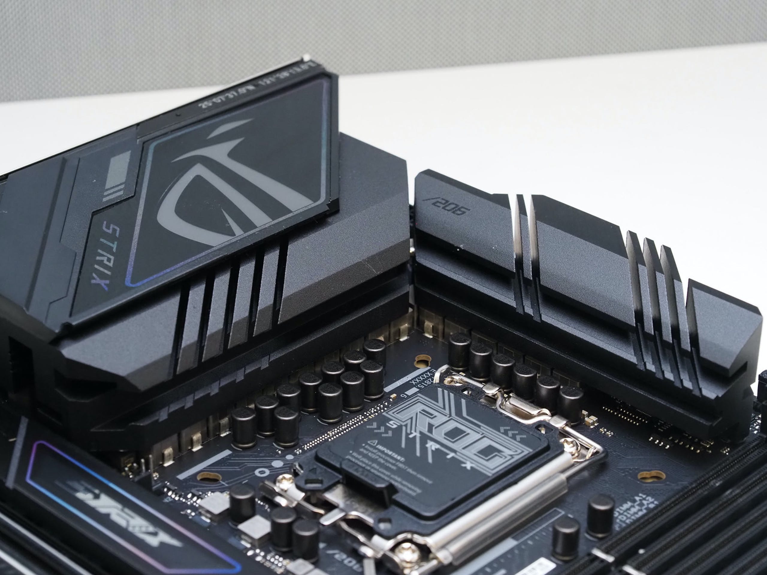 华硕ROG Strix Z790-F Gaming Wi-Fi II主板抢先看，采16+1相供电、支持WE-Fi 7、可装5条M.2 SSD