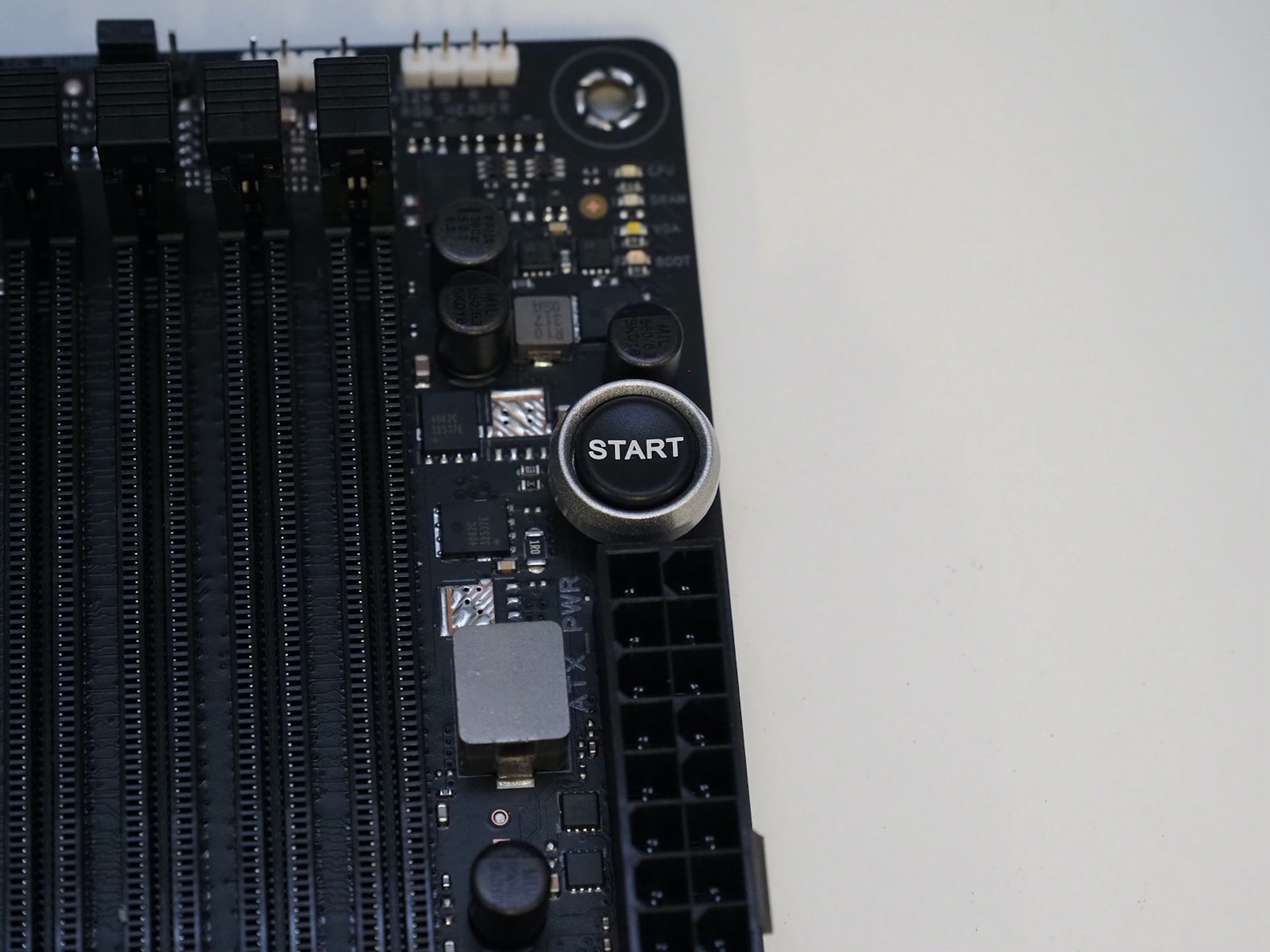 华硕ROG Strix Z790-F Gaming Wi-Fi II主板抢先看，采16+1相供电、支持WE-Fi 7、可装5条M.2 SSD