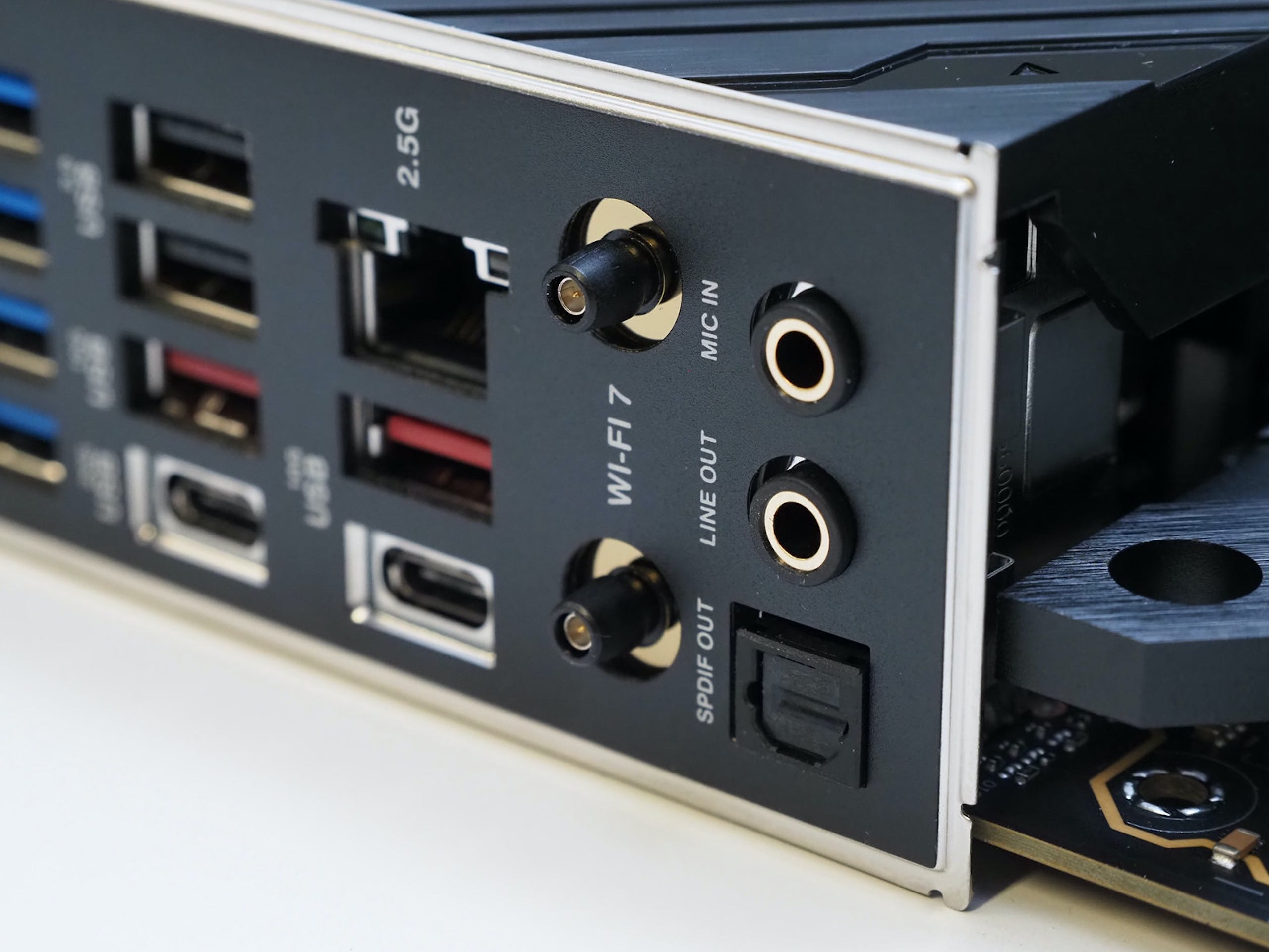 华硕ROG Strix Z790-F Gaming Wi-Fi II主板抢先看，采16+1相供电、支持WE-Fi 7、可装5条M.2 SSD