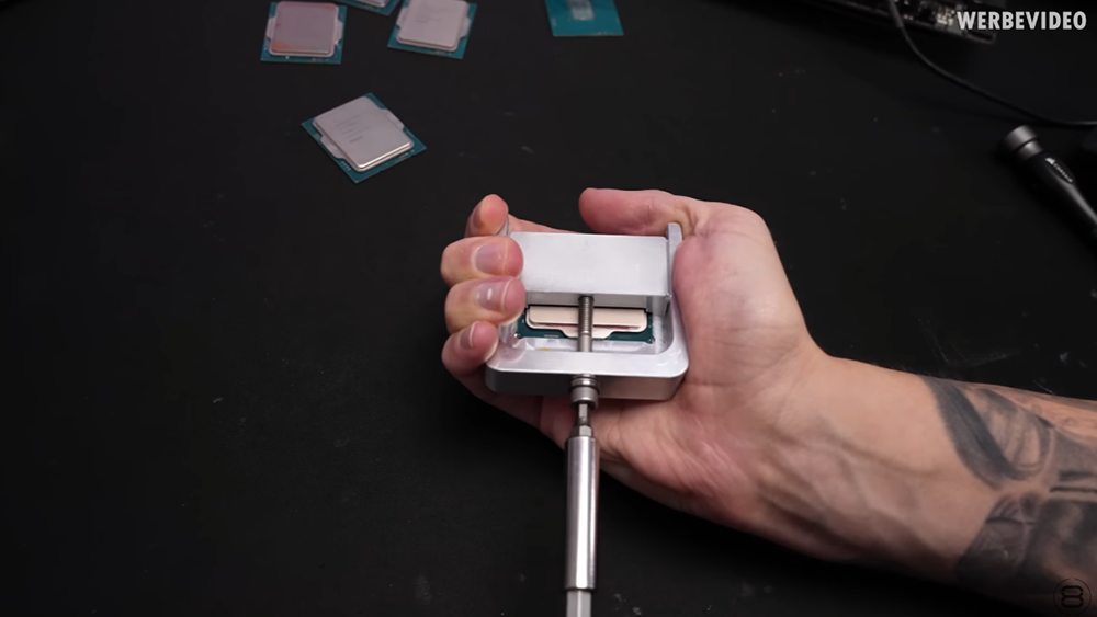 差真多！ YouTube 实测发现 i9-14900K 处理器把盖子移除后，温度下降 12 度 - 电脑王阿达