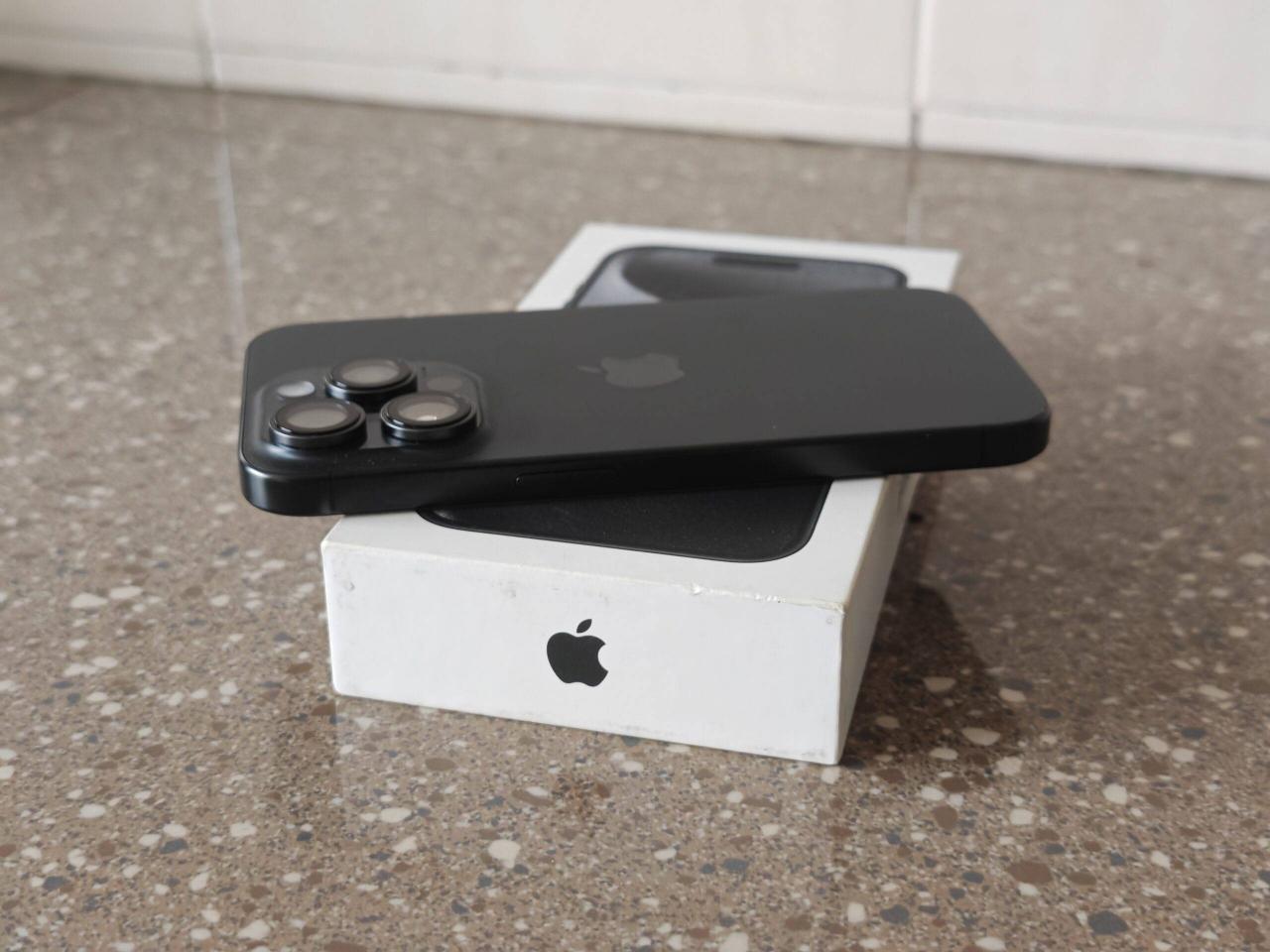 iPhone 15 Pro测评：这个手感回不去了！更快、更轻、更紧凑的小屏旗舰！