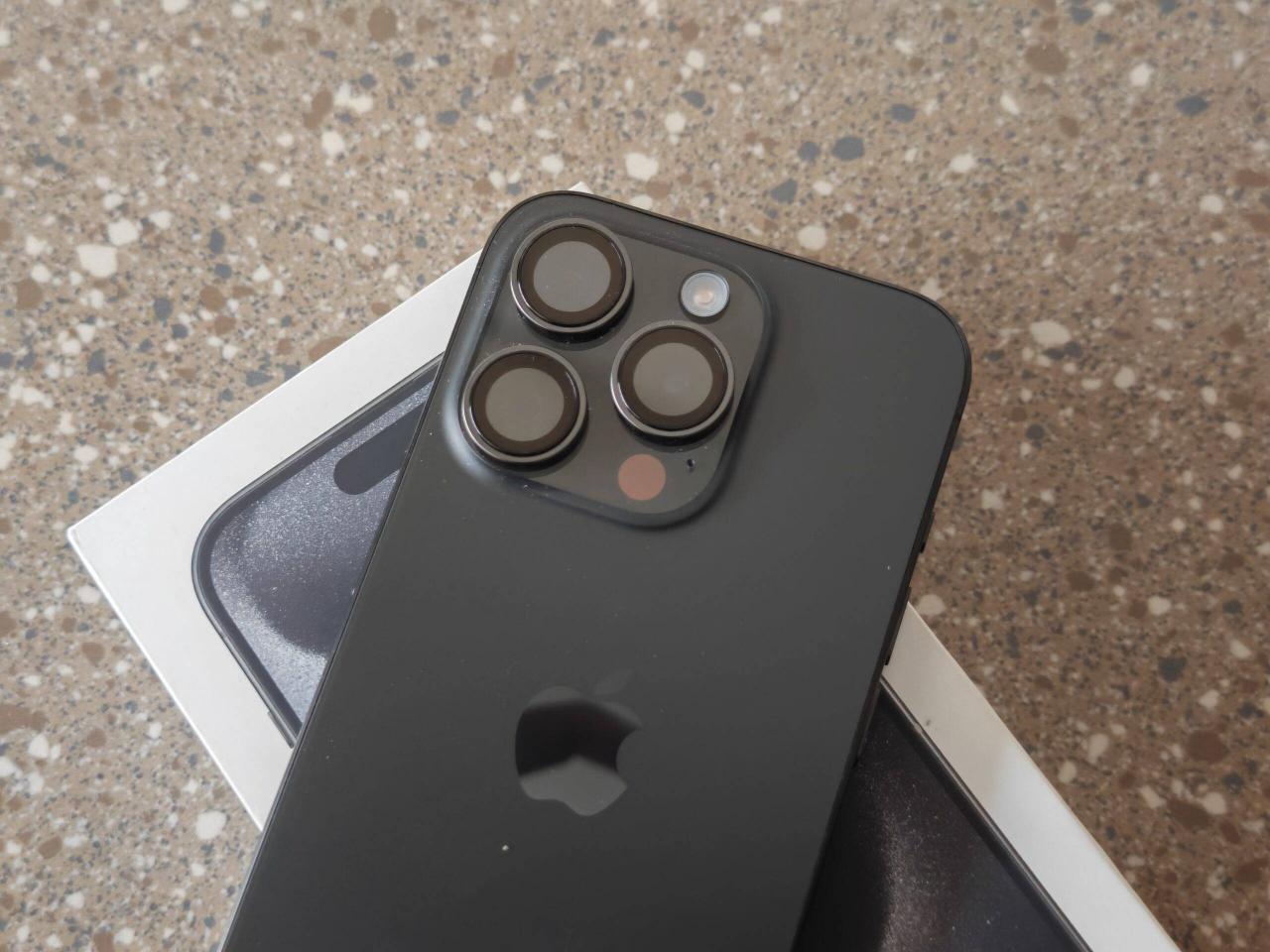 iPhone 15 Pro测评：这个手感回不去了！更快、更轻、更紧凑的小屏旗舰！