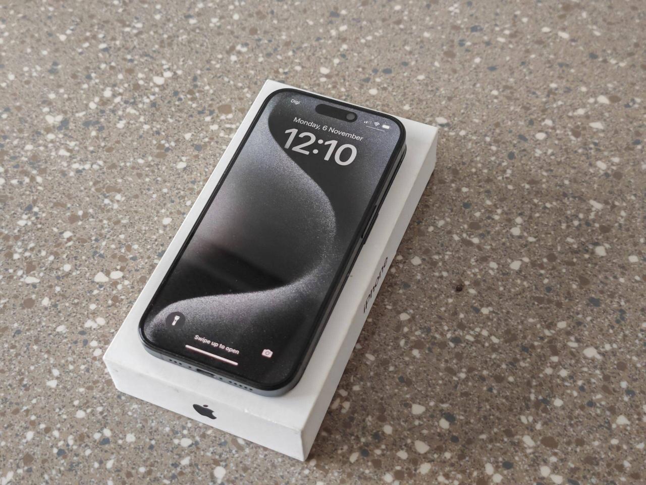 iPhone 15 Pro测评：这个手感回不去了！更快、更轻、更紧凑的小屏旗舰！