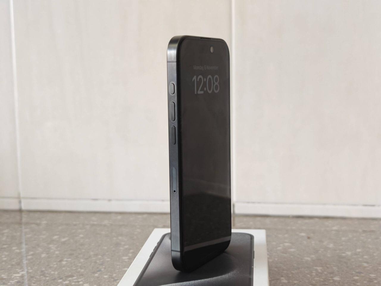 iPhone 15 Pro测评：这个手感回不去了！更快、更轻、更紧凑的小屏旗舰！