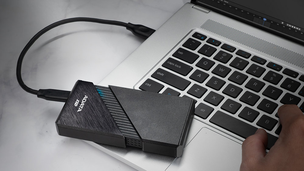USB4 接口速度直上 3,800MB/s，ADATA 推出 SE920 外接式固态硬盘