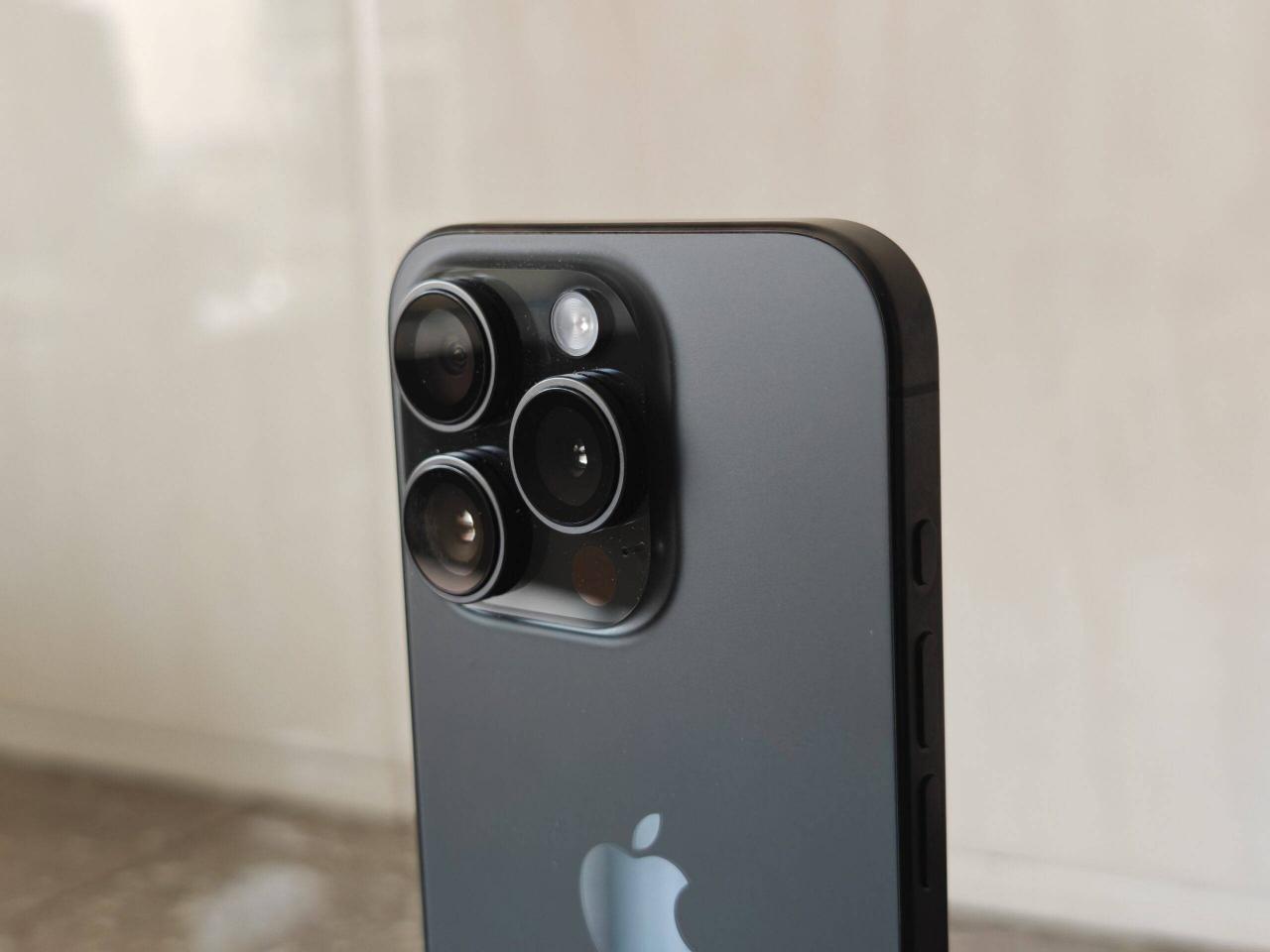 iPhone 15 Pro测评：这个手感回不去了！更快、更轻、更紧凑的小屏旗舰！
