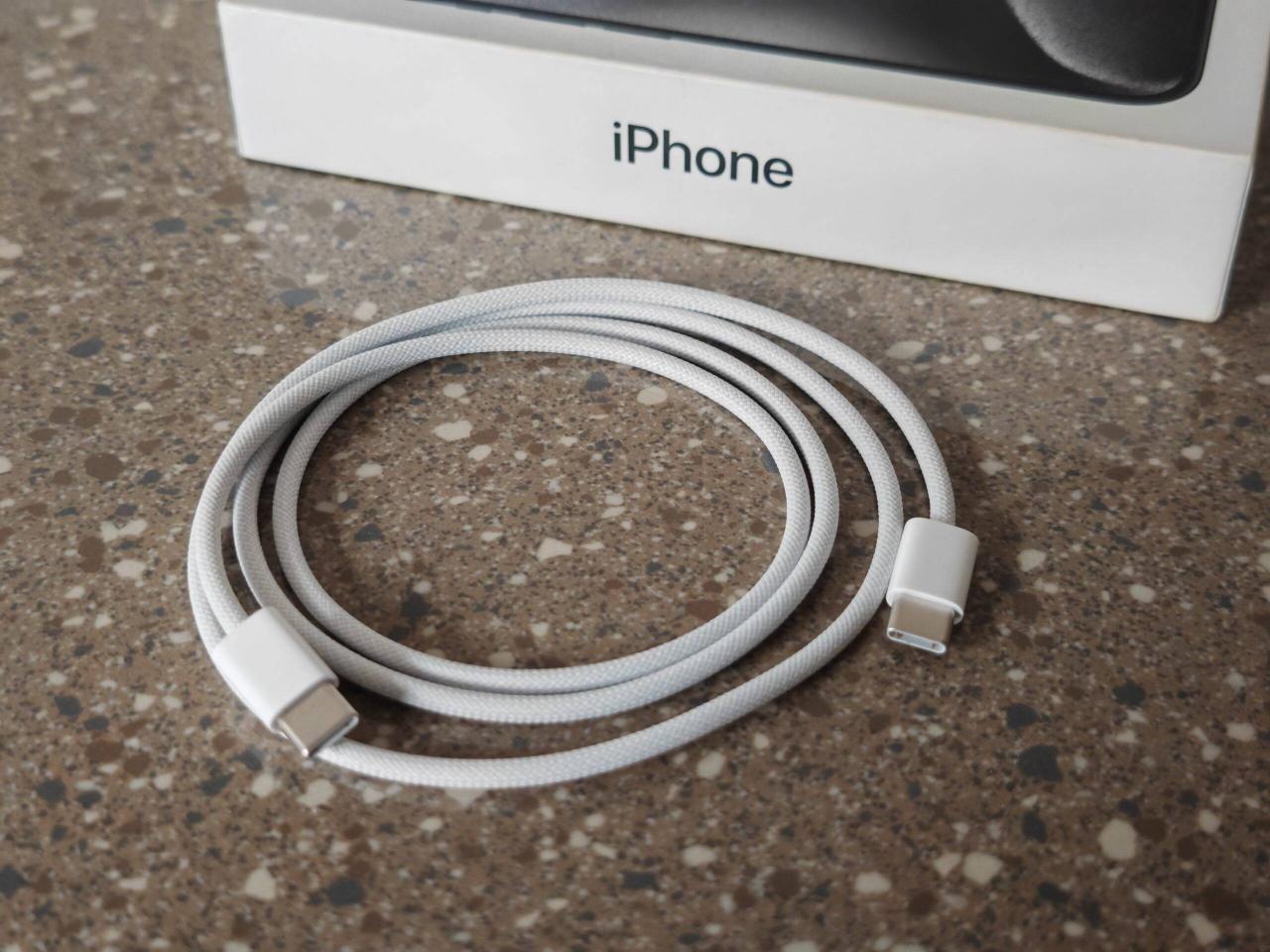 iPhone 15 Pro测评：这个手感回不去了！更快、更轻、更紧凑的小屏旗舰！