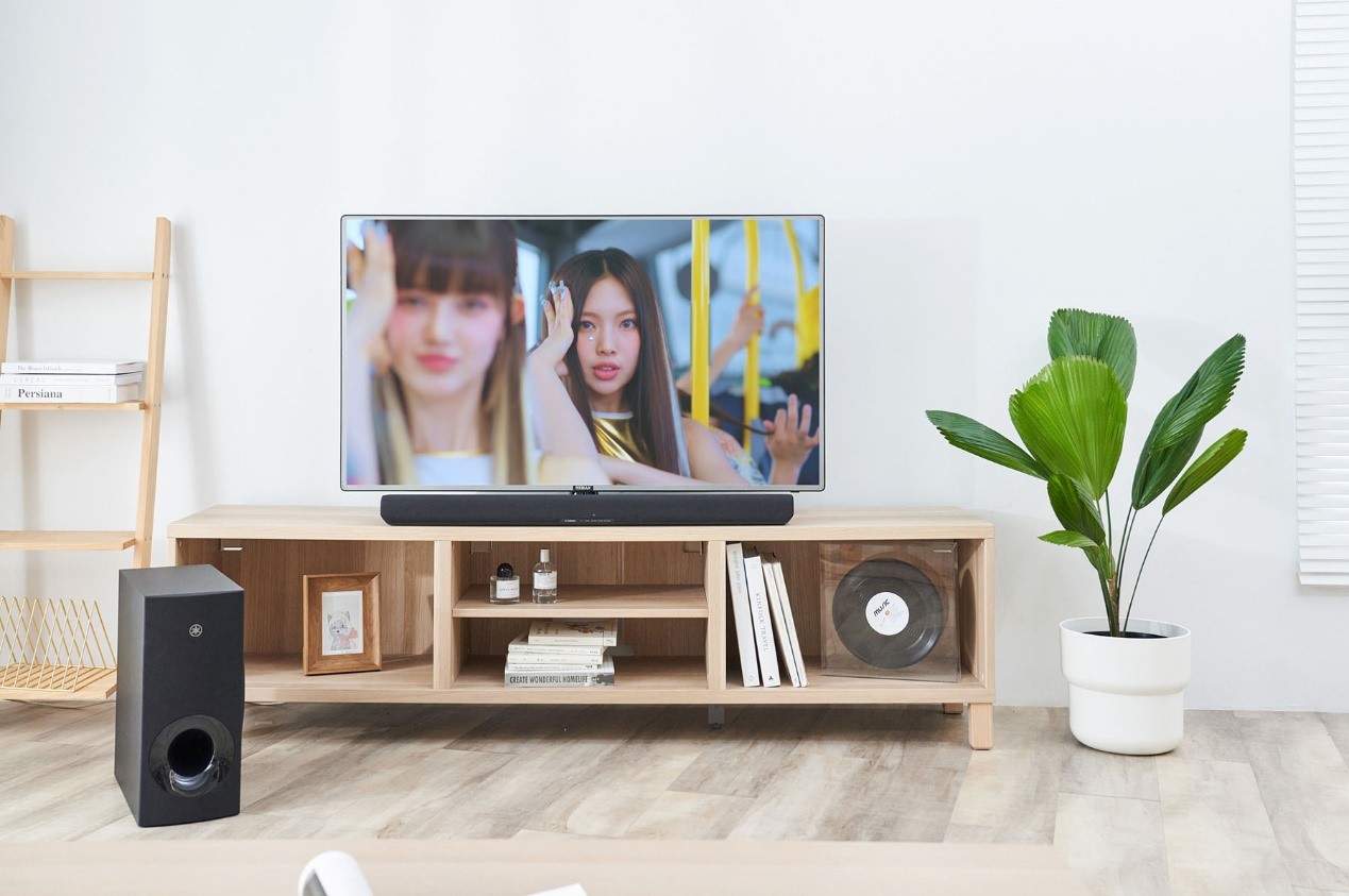 Yamaha Soundbar SR-B40A 评测：优秀声学配置与 Dolby Atoms 加持，音效全面、包围感十足