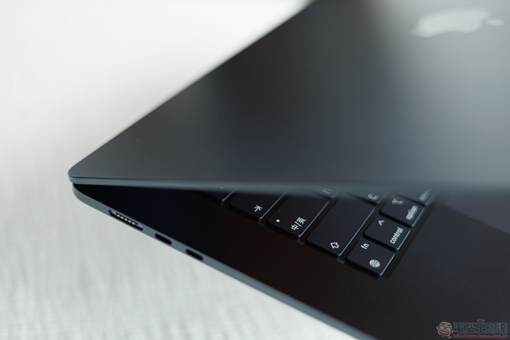 15寸M2 MacBook Air开箱体验：有那么一点点Pro -电脑王阿达