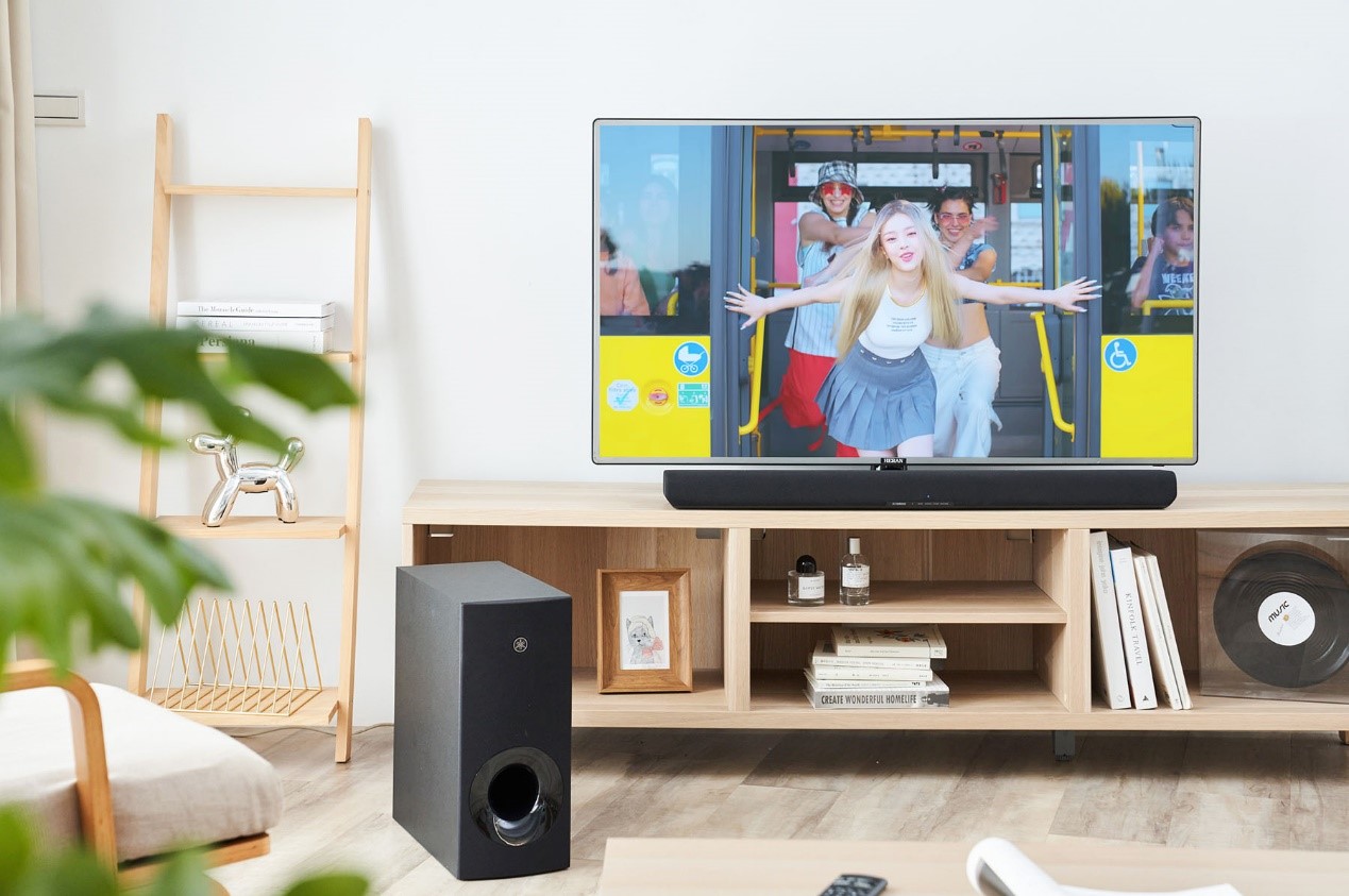 Yamaha Soundbar SR-B40A 评测：优秀声学配置与 Dolby Atoms 加持，音效全面、包围感十足