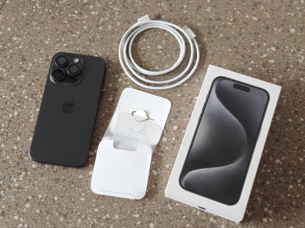 iPhone 15 Pro测评：这个手感回不去了！更快、更轻、更紧凑的小屏旗舰！