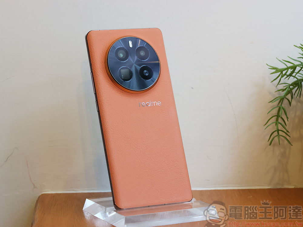realme GT5 Pro 越级登场实机动眼看，正式宣告进入潜望长焦影像时代 - 电脑王阿达