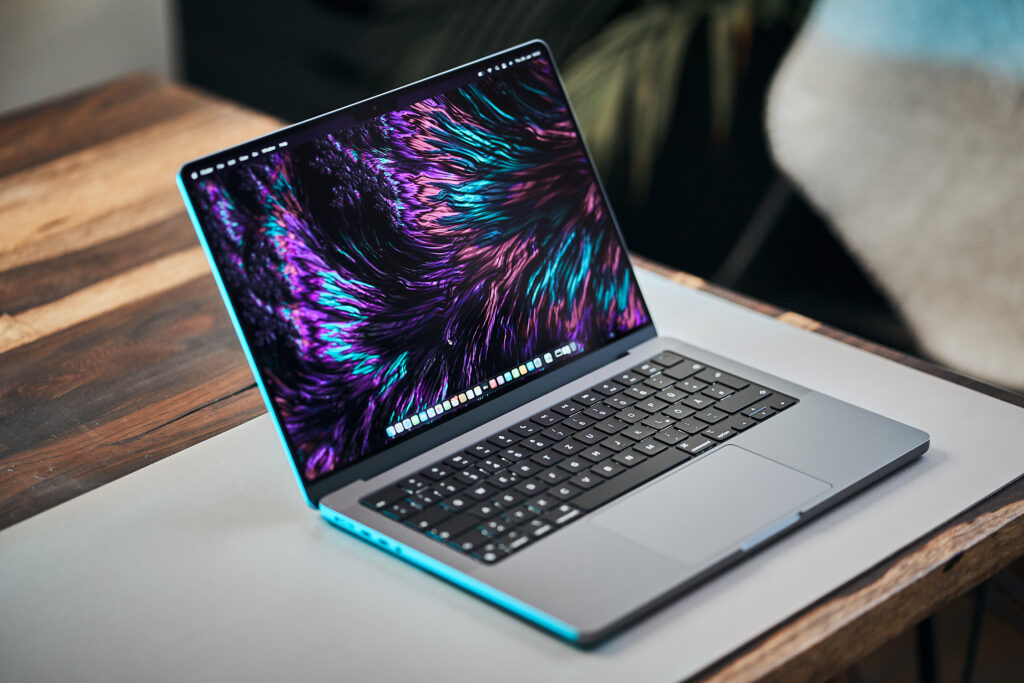 8GB力不从心！博主实测：MacBook Pro 8GB 不如 Windows PC 16GB，处理多任务性能暴跌！