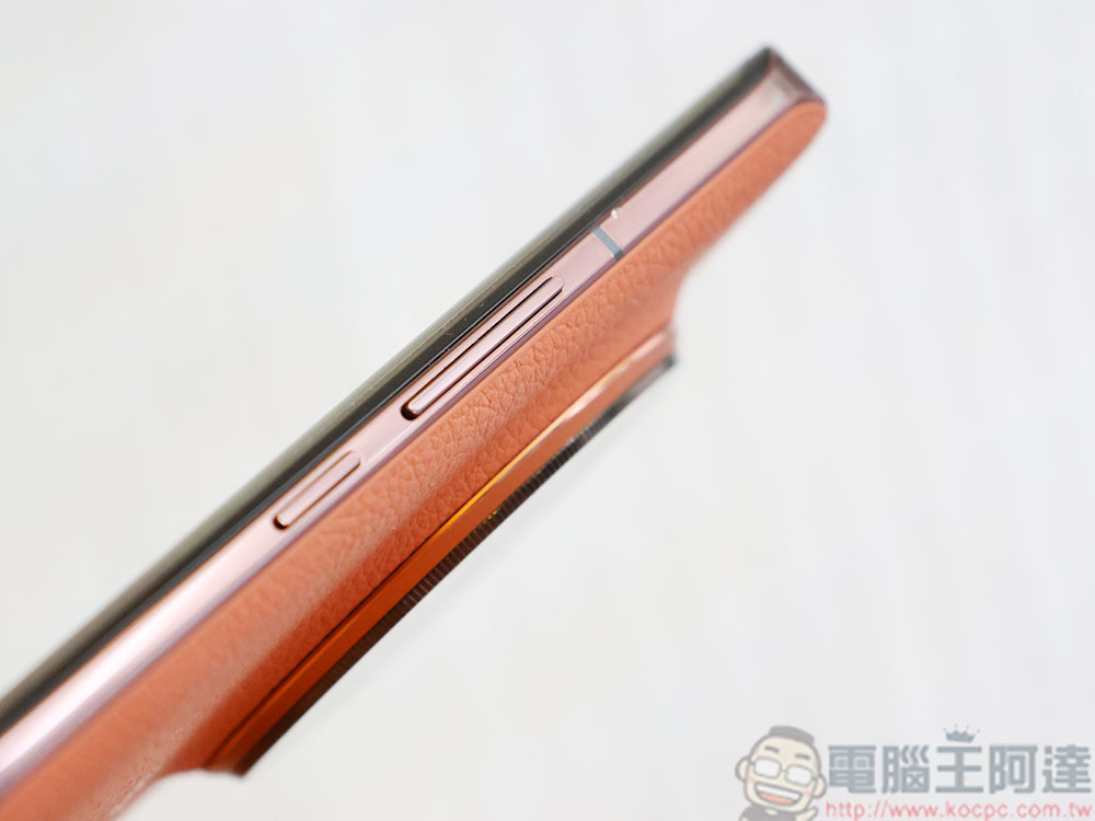 realme GT5 Pro 越级登场实机动眼看，正式宣告进入潜望长焦影像时代 - 电脑王阿达