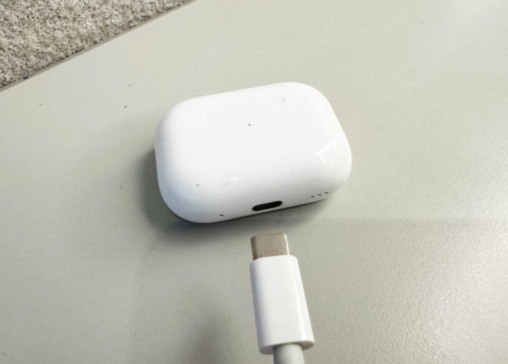 苹果USB-C版AirPods Pro 2内外升级！ 实测推坑6大更新