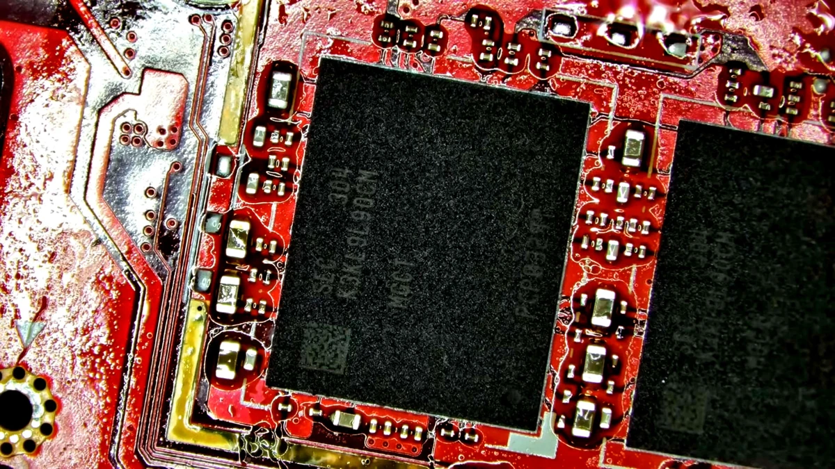 竟然能这么玩！ 改机高手将ROG Ally内存升级为32GB LPDDR5X-7500