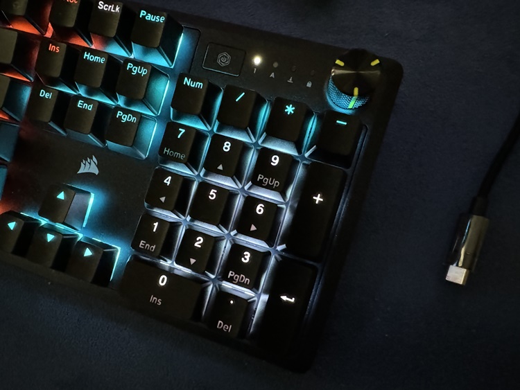 Corsair K70 Core 和 M75 Air 测评：适合新手的良好游戏配件！