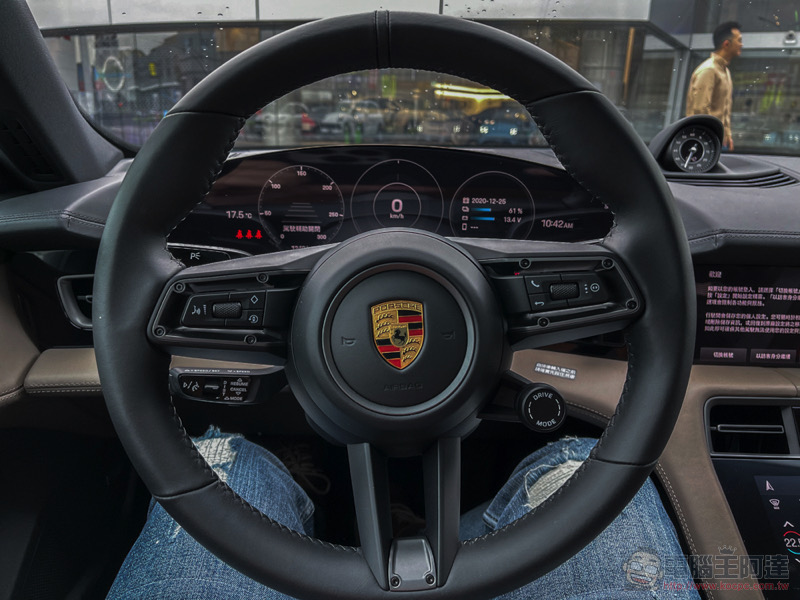来了！ 新世代 Apple CarPlay 确认将登保时捷与 Aston Martin 车款 - 电脑王阿达
