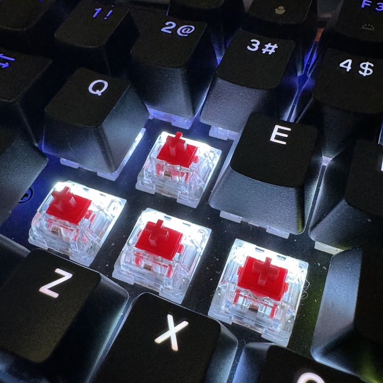 Corsair K70 Core 和 M75 Air 测评：适合新手的良好游戏配件！
