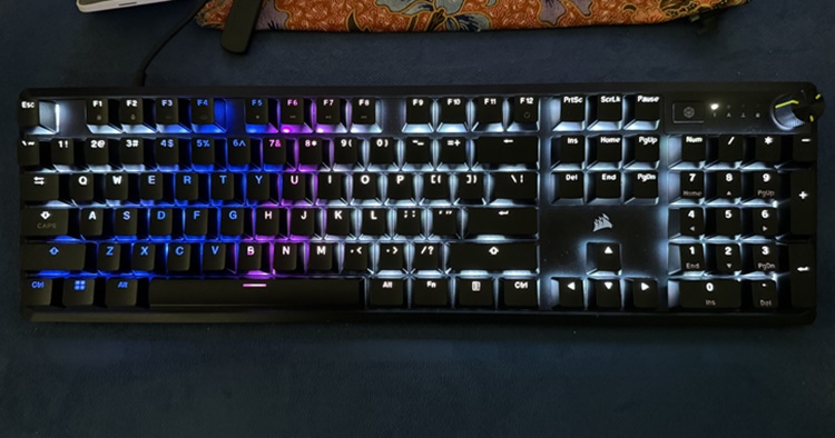 Corsair K70 Core 和 M75 Air 测评：适合新手的良好游戏配件！
