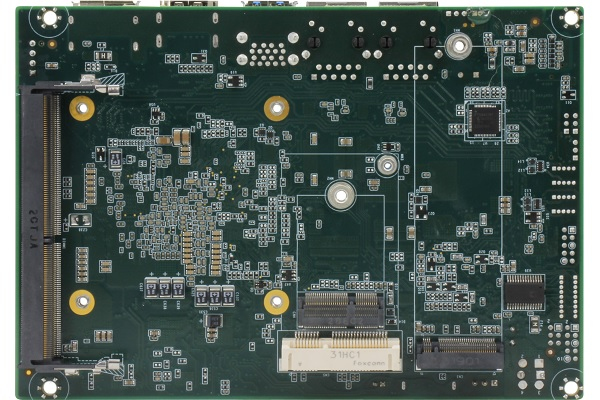 主板背面则有SO-DIMM、Mini PCIe、M.2 2230 E-Key / M-Key等插槽。