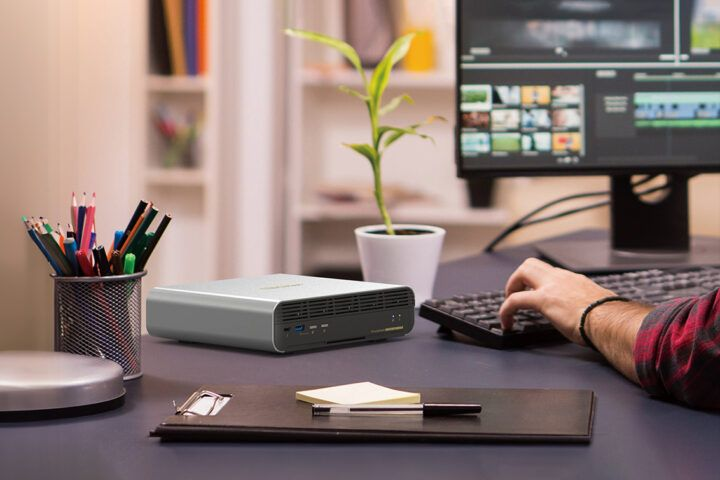 QNAP 推出 Thunderbolt 4 全快闪 NASbook，支持 M.2 SSD 热插拔功能