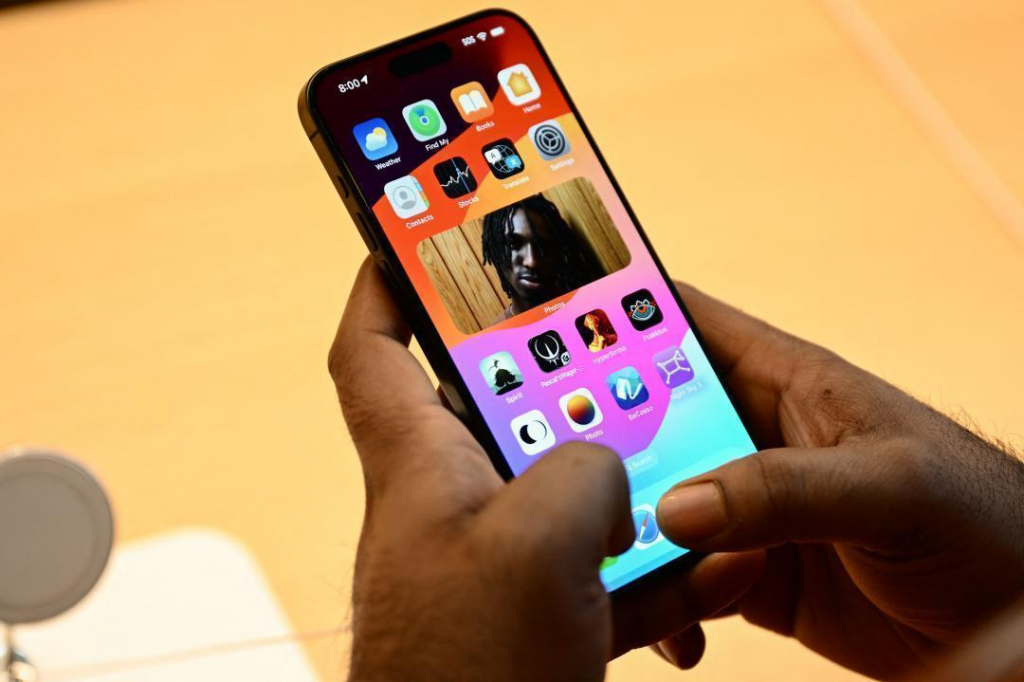 2款 iPhone 旧机升级 iOS 17.3 电力微幅缩水了！ 最新续航实测出炉