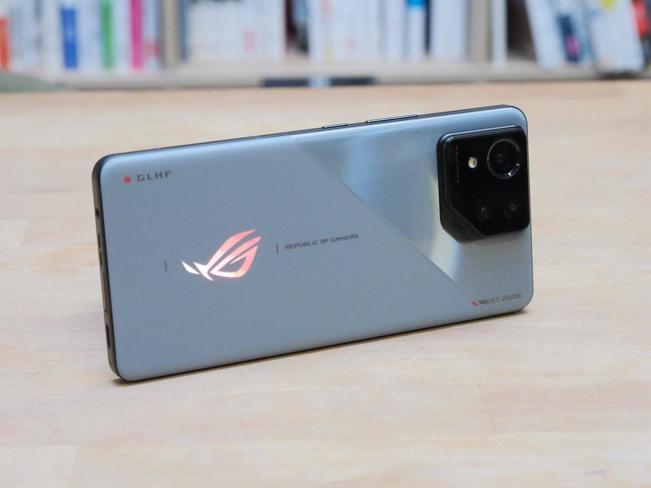 华硕ROG Phone 8标准版电竞手机评测，承袭电竞手机血统的轻薄与摄影进化全方位旗舰机